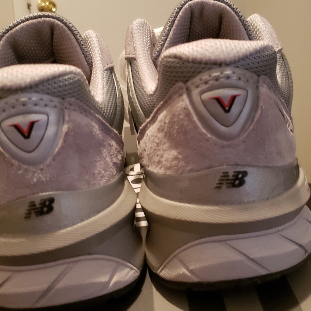 990 v5 men's 8.5 New Balance shoes - Picture 5 of 7